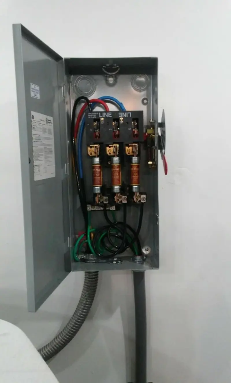 Three-phase disconnect switch installed for Smoke Detector Installation in Whitney